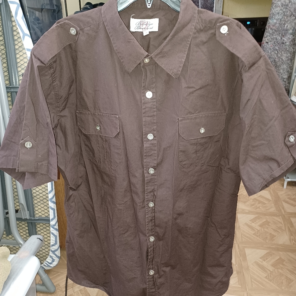 Casual short sleeve shirt
